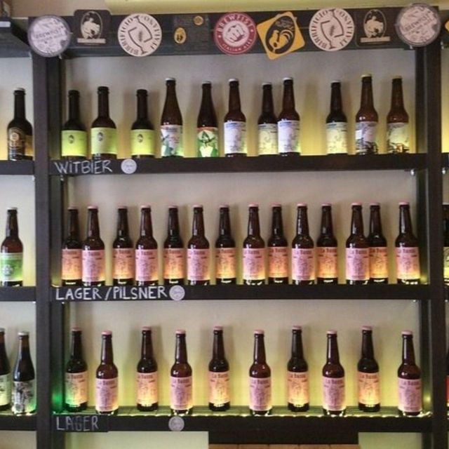 Art & Craft: Beer Tour with Street Art in Rome - The beer shop break: choosing craft like you choose art