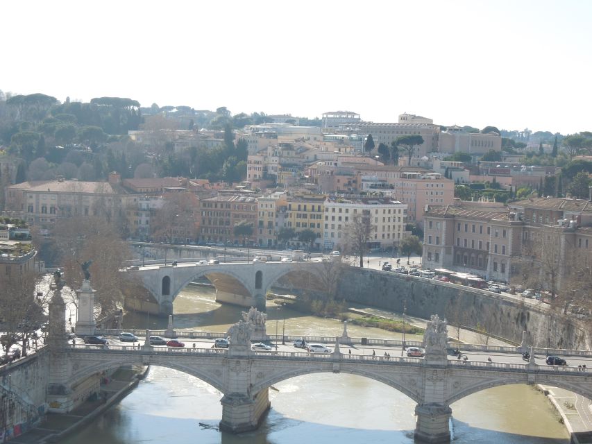 Castel Sant'Angelo: skip the line guided tour - tiered price - Meet Your Guide: English/French Live Tour with Chris Noted