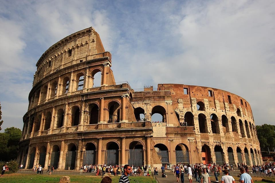 Colosseum, Palatine and Forum tour with virtual guide - The point of a virtual guide in the Colosseum