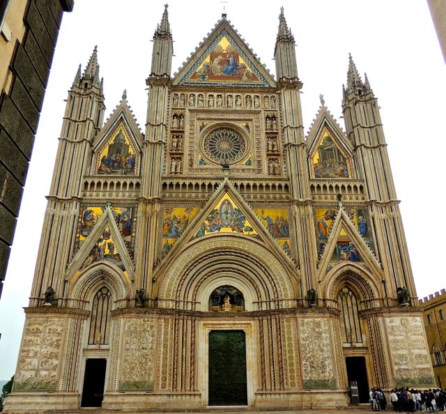 Day trip from Rome to Assisi and Orvieto - 10 hours - Assisi on your feet: medieval stone and Franciscan atmosphere
