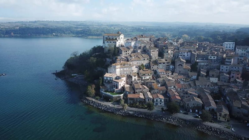 Day trip Rome: Bracciano lake, Anguillara & Trevignano Roman - Stop 1: Anguillara Sabazia, waterfront wandering for about 1.5 hours