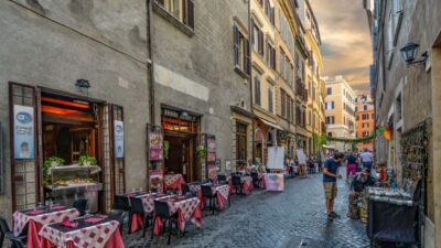 Eat as the Romans do: Trastevere Street Food Experience - The early-evening route: crossing the Tiber when the city cools down