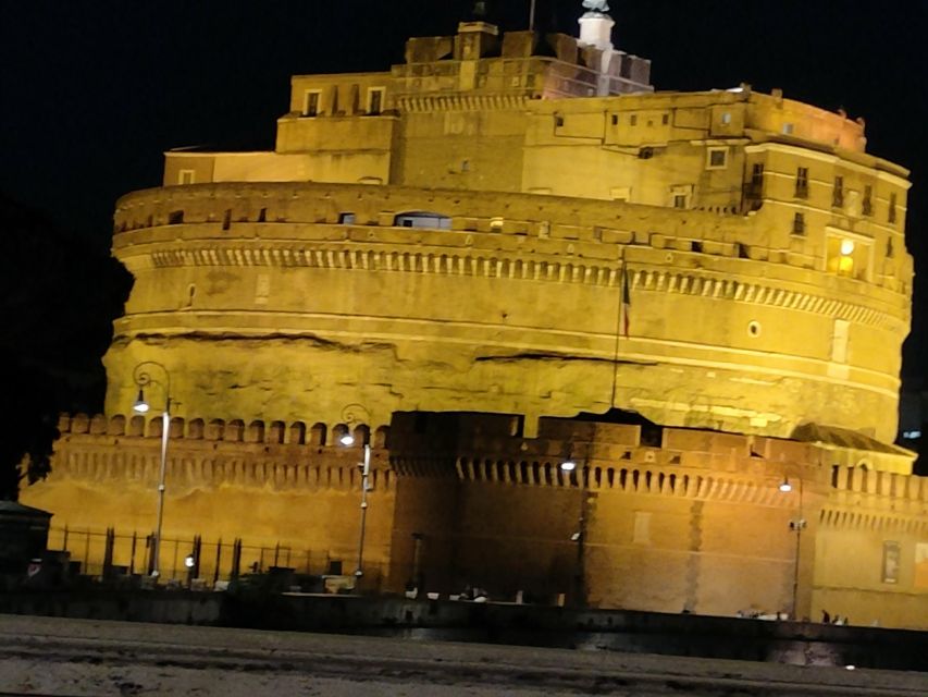 Elegant Rome by night tour and dinner in a local restaurant - Colosseum, Circus Maximus, and the Roman Forum: Big Names, Short Visits