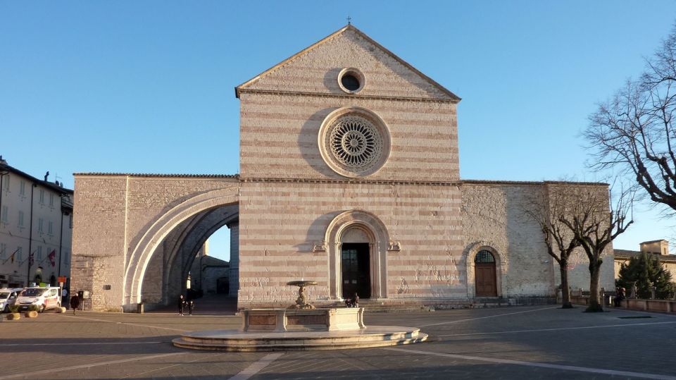 From Rome: Full-Day Assisi & Orvieto Semiprivate Tour - Assisi Walk: Entering the Medieval Storybook