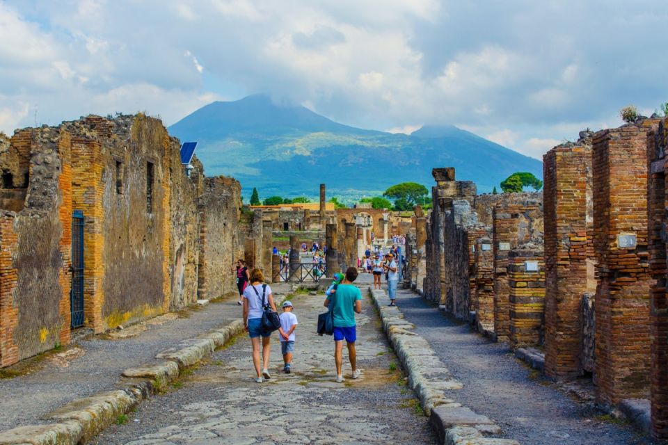 From Rome: Pompeii & Naples Private Full-Day Tour - Naples sightseeing time and free exploration: how to use it well