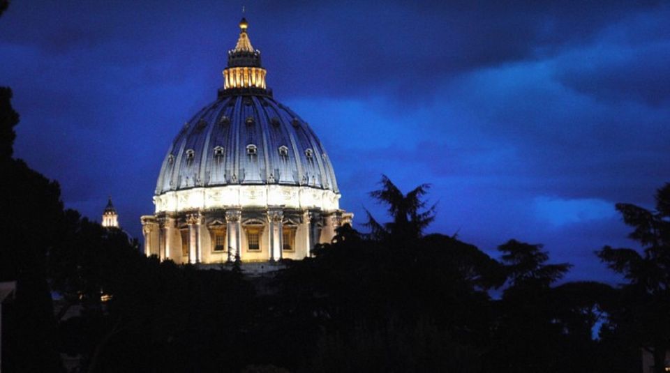 Ghosts of Rome 2-Hour Tour - Small-group value: up close beats overheard