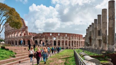 Gladiators & Saints: Colosseum Arena and St. Peter's Prison - Meeting point at the Arch of Constantine: how to start smoothly