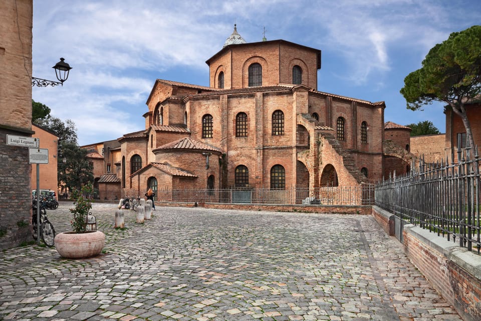 Ravenna: Private City Top Sights and Monuments Walking Tour - Sant’Apollinare Nuovo: finishing the mosaic storyline