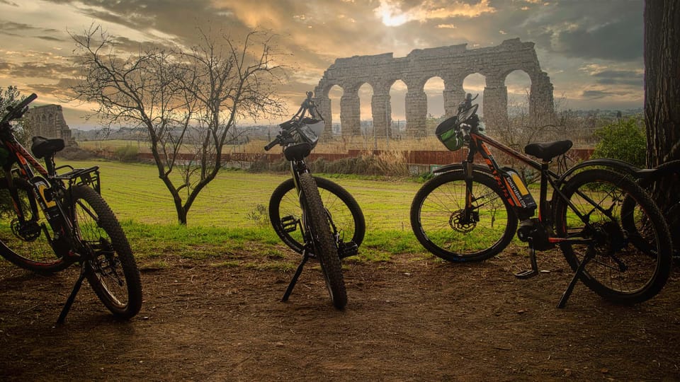 Roma: DELUXE Appian Way Bike Tour, Catacombs Visit & Lunch - Porta San Sebastiano: the first moment of real momentum