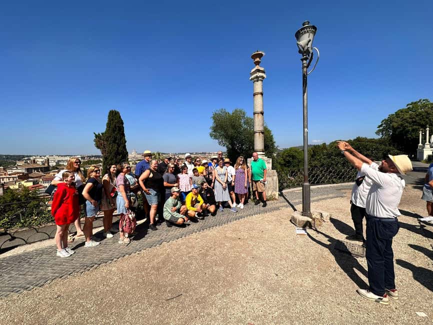 Rome: 4 hours Deluxe Golf cart Personalised Sightseeing tour - Why this golf cart format works in Rome
