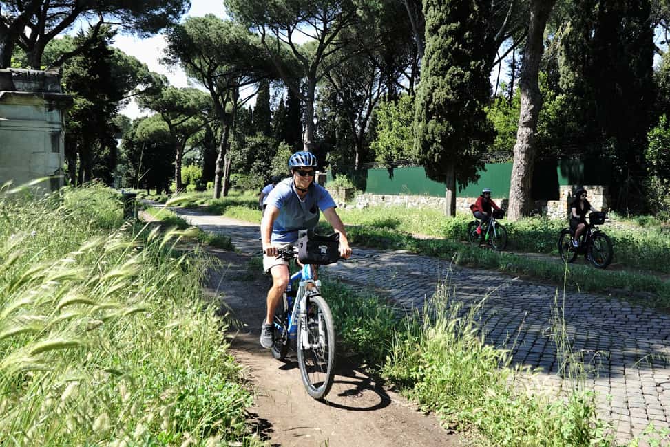 Rome: Appian Way & Roman Aqueducts Guided E-Bike Tour - Getting From Via Labicana to the Route’s Ancient Core