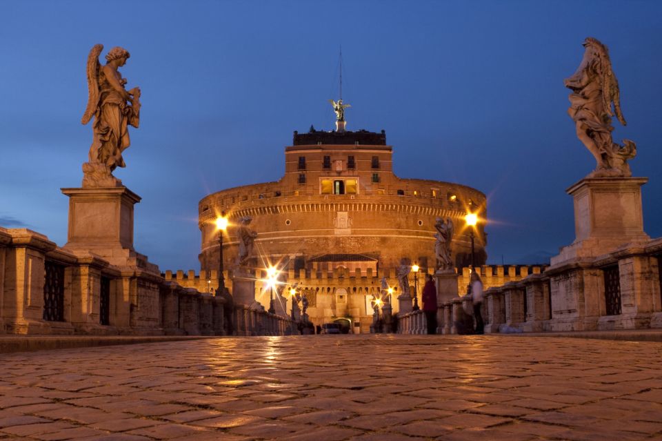 Rome by Night: 3-Hour Bike Experience - Bikes, Helmets, and How Confident You Need to Be