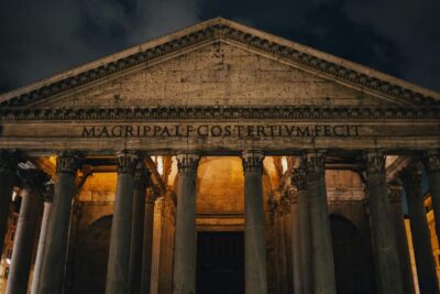 Rome: Capuchin Crypt to Pantheon Tour - Trevi Fountain on a walking route: how to time your coin moment