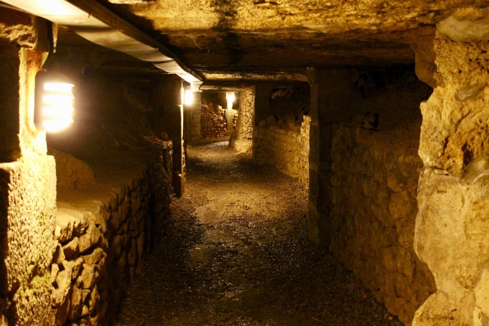 Rome Catacombs Night Tour & Santa Maria Maggiore After Hours - Bernini’s staircase, the empty nave, and relic-level significance