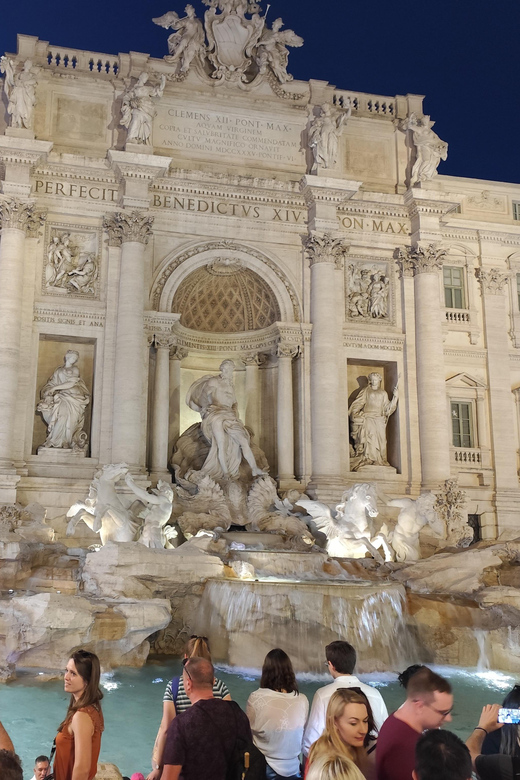 Rome: City Highlights Golf Cart Tour with Aperitivo - Stop 8: Piazza Navona and the final photo push