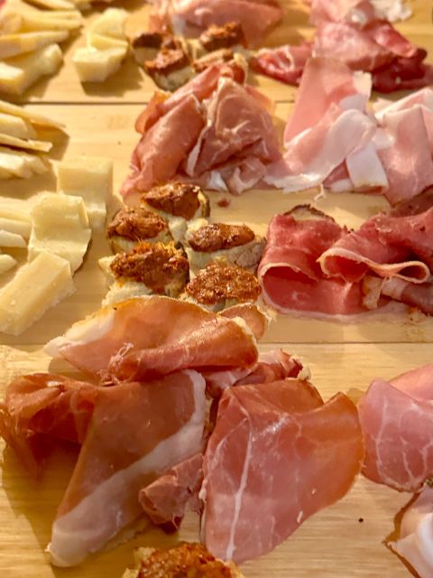 Rome: Lunch Food Tasting with Wine Pairing in Trastevere - Service That Makes the Difference (Carlota)