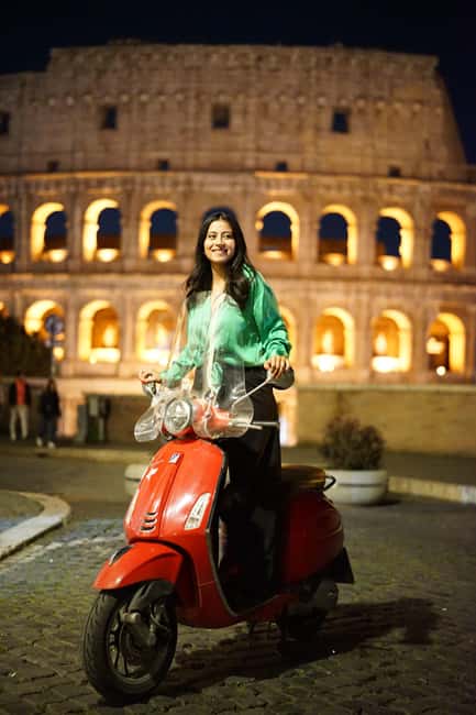 Rome: Vespa Night Tour with Aperol Spritz & Photos - The Colosseum at night: your first big illumination hit