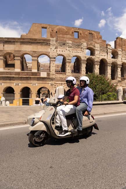 Vespa Sidecar Tour: Highlights of Rome - Piazza Navona and Piazza Venezia: where stories connect the dots